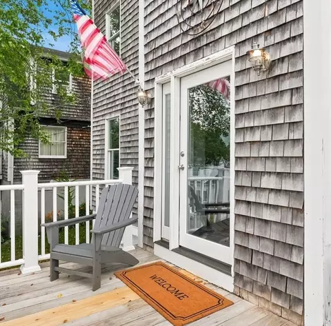 Exterior - 14 Willow Rd, Marblehead, MA 01945 photo 2 of 7