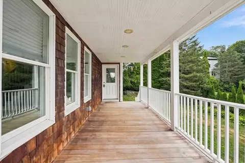 Exterior - 14 Willow Rd, Marblehead, MA 01945 photo 5 of 7