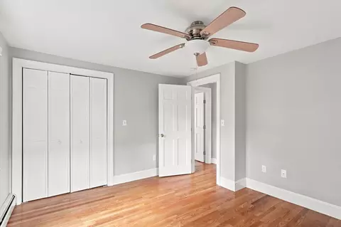Bedroom - 14 Willow Rd, Marblehead, MA 01945 photo 4 of 5