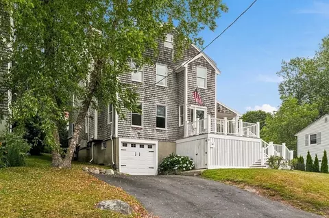 Exterior - 14 Willow Rd, Marblehead, MA 01945 photo 4 of 7