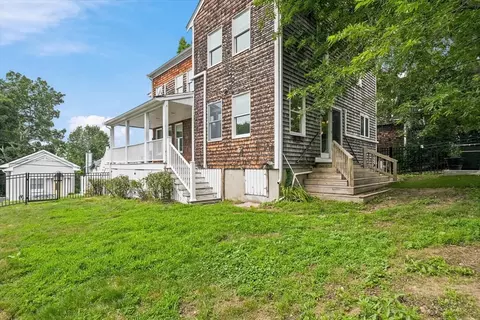 Exterior - 14 Willow Rd, Marblehead, MA 01945 photo 6 of 7