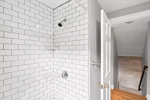 Bath - 14 Willow Rd, Marblehead, MA 01945 photo 4 of 4