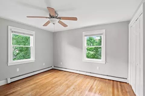 Bedroom - 14 Willow Rd, Marblehead, MA 01945 photo 3 of 5