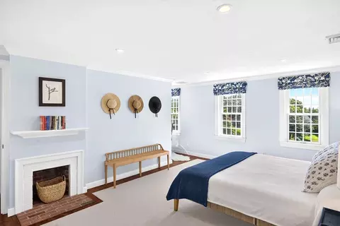 Bedroom - 141 Point Hill Rd, Barnstable, MA 02668 photo 2 of 8
