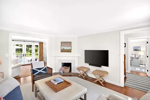 Living - 141 Point Hill Rd, Barnstable, MA 02668 photo 2 of 8