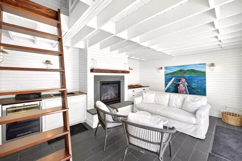 Living - 141 Point Hill Rd, Barnstable, MA 02668 photo 6 of 8