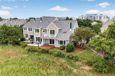 19 Schooner Ln #19, Quincy, MA 02171