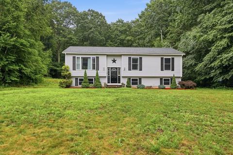 570 Woodland Way, Russell, MA 01071