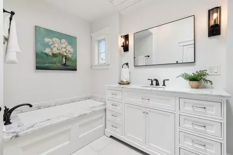 Bath - 22 Prince St, Marblehead, MA 01945 photo 4 of 4