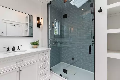 Bath - 22 Prince St, Marblehead, MA 01945 photo 3 of 4