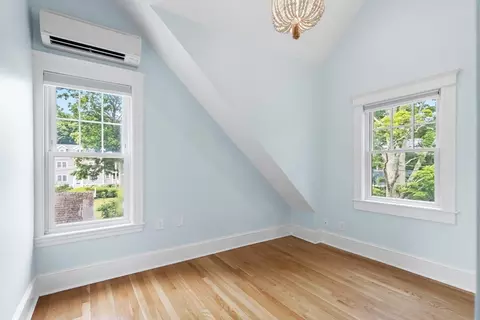 Bedroom - 22 Prince St, Marblehead, MA 01945 photo 4 of 6