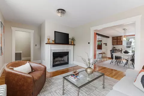 Living - 22 Prince St, Marblehead, MA 01945 photo 3 of 3