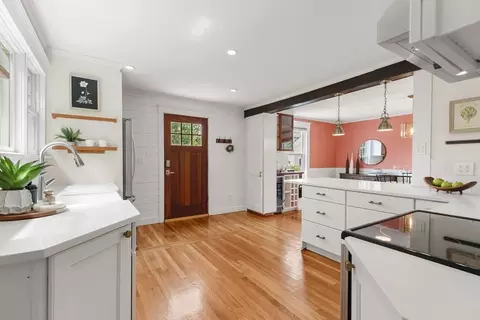 Entry Way - 22 Prince St, Marblehead, MA 01945 photo 1 of 1