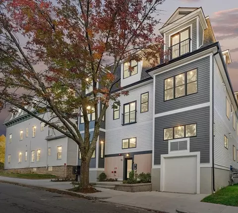 115 Thurston St #I, Somerville, MA 02145