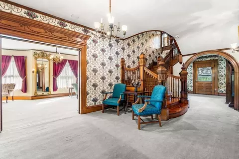 Entry Way - 2 Butman St, Beverly, MA 01915 photo 2 of 11