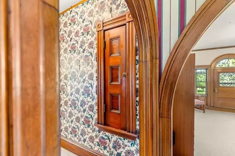 Entry Way - 2 Butman St, Beverly, MA 01915 photo 9 of 11