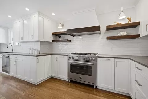 Kitchen - 5 Coolidge Rd, Marblehead, MA 01945 photo 2 of 3