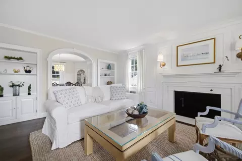 Living - 5 Coolidge Rd, Marblehead, MA 01945 photo 1 of 4