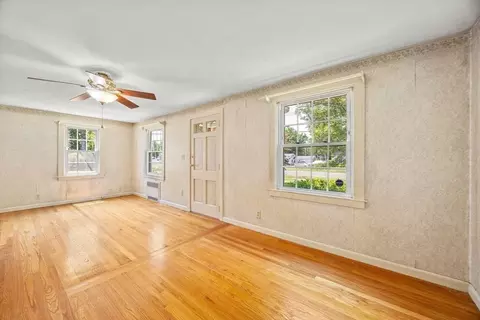 1855 Parker St, Springfield, MA 01128 photo 12