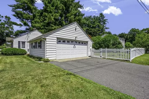 1855 Parker St, Springfield, MA 01128 photo 2