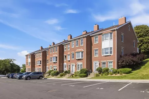 49 Breakwater Dr #T-10, Chelsea, MA 02150