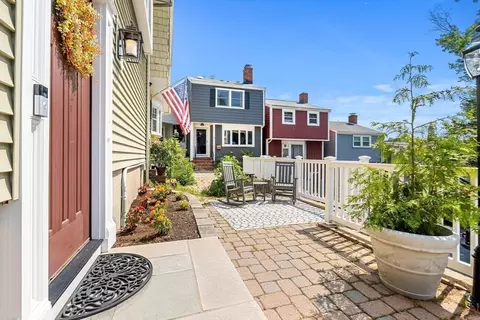 Exterior - 6 Colonial Ct, Marblehead, MA 01945 photo 3 of 5