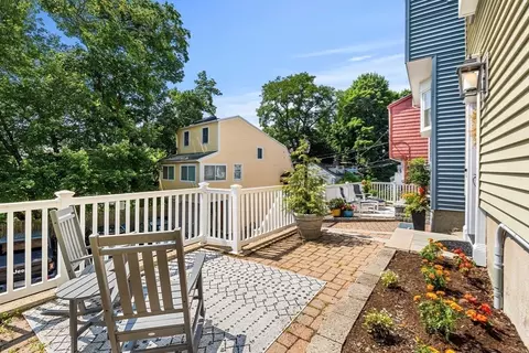 Exterior - 6 Colonial Ct, Marblehead, MA 01945 photo 4 of 5