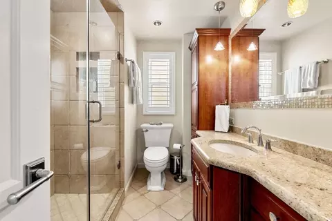 Bath - 6 Colonial Ct, Marblehead, MA 01945 photo 1 of 2