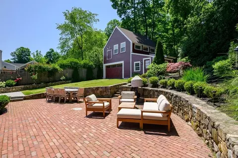 Exterior - 126 South St, Hingham, MA 02043 photo 3 of 4