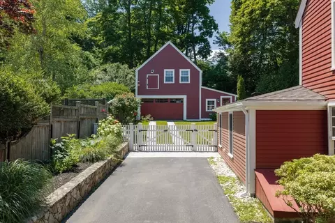 Exterior - 126 South St, Hingham, MA 02043 photo 2 of 4