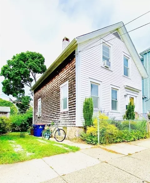 141 Ash St, New Bedford, MA 02740