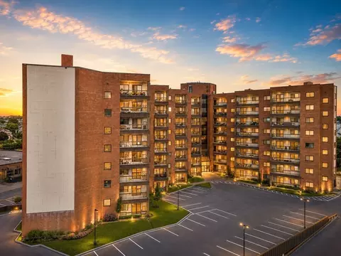 90 Quincy Shore Dr #805, Quincy, MA 02171