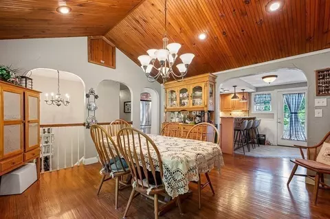 Dining - 472 Central Tpke, Sutton, MA 01590 photo 1 of 2