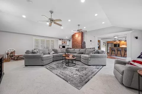 Living - 472 Central Tpke, Sutton, MA 01590 photo 1 of 3