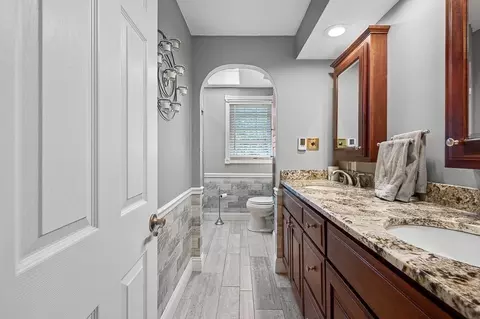 Bath - 472 Central Tpke, Sutton, MA 01590 photo 1 of 5