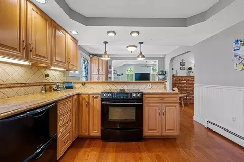 Kitchen - 472 Central Tpke, Sutton, MA 01590 photo 3 of 4