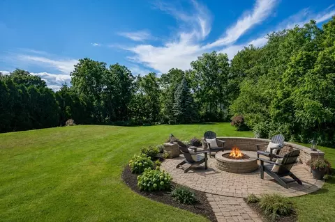 Exterior - 472 Central Tpke, Sutton, MA 01590 photo 6 of 9