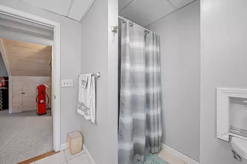 Bath - 472 Central Tpke, Sutton, MA 01590 photo 5 of 5