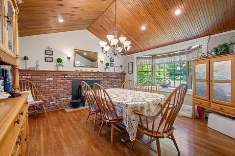 Dining - 472 Central Tpke, Sutton, MA 01590 photo 2 of 2