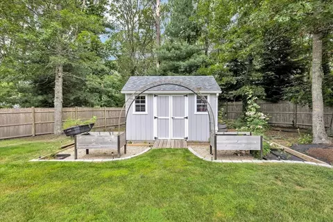 Exterior - 16 Pine View Dr, Cotuit, MA 02635 photo 9 of 9