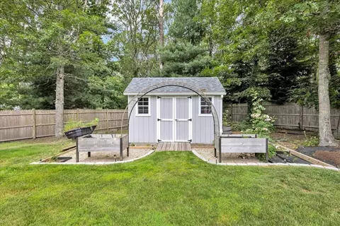 Exterior - 16 Pine View Dr, Cotuit, MA 02635 photo 7 of 9