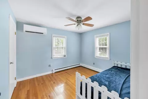 Bedroom - 16 Pine View Dr, Cotuit, MA 02635 photo 3 of 4