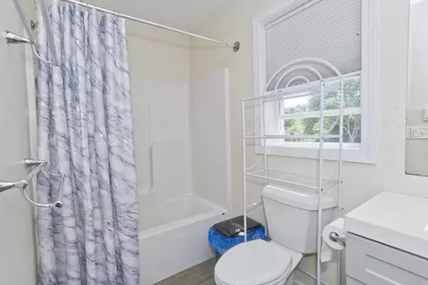 Bath - 175 Bloomfield St, Springfield, MA 01108 photo 2 of 2