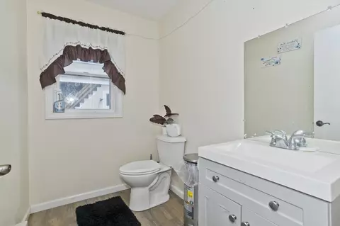Entry Way - 175 Bloomfield St, Springfield, MA 01108 photo 3 of 3