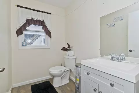 Bath - 175 Bloomfield St, Springfield, MA 01108 photo 1 of 2