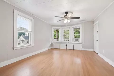 Living - 214 High St, Webster, MA 01570 photo 2 of 4