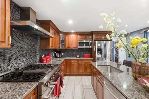 Kitchen - 73 Wareham St, Middleboro, MA 02346 photo 2 of 5