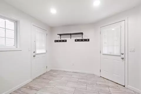 Entry Way - 73 Wareham St, Middleboro, MA 02346 photo 4 of 4
