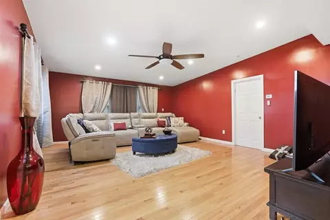 Living - 73 Wareham St, Middleboro, MA 02346 photo 1 of 1