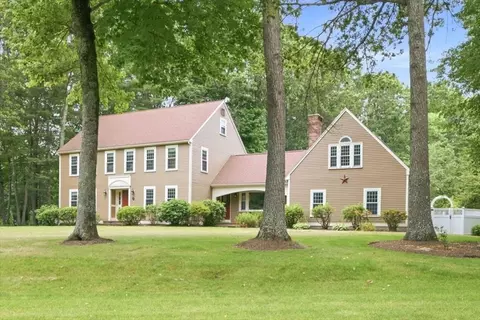 36 Wagon Rd, Walpole, MA 02081 photo 2